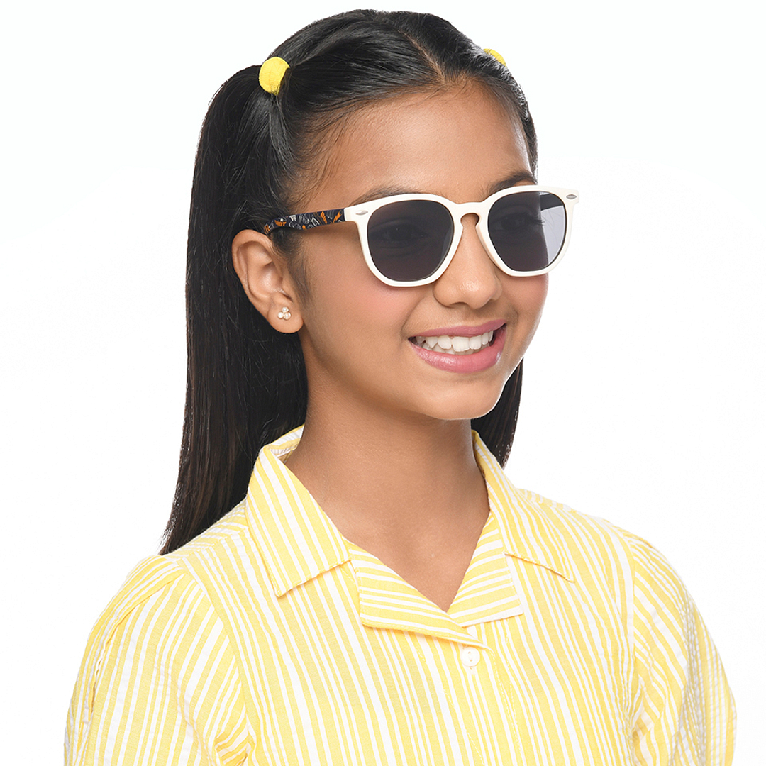 Hooper White Full Rim Round left side