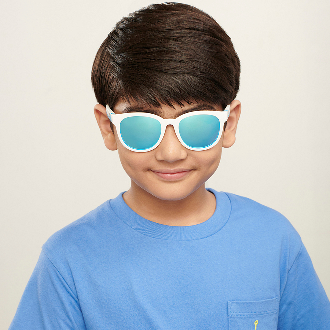 Hooper White Full Rim Round left side