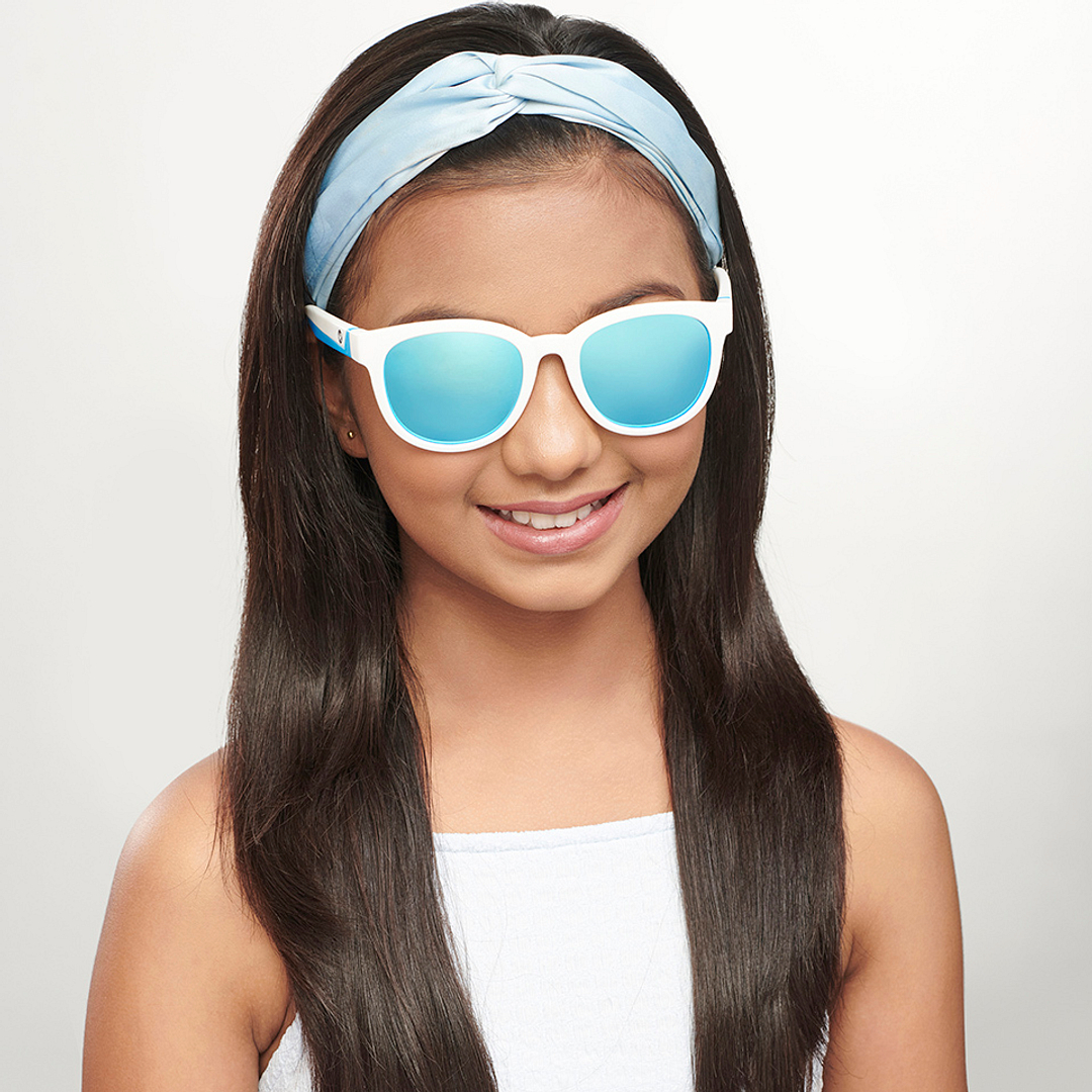 Hooper White Full Rim Round left side