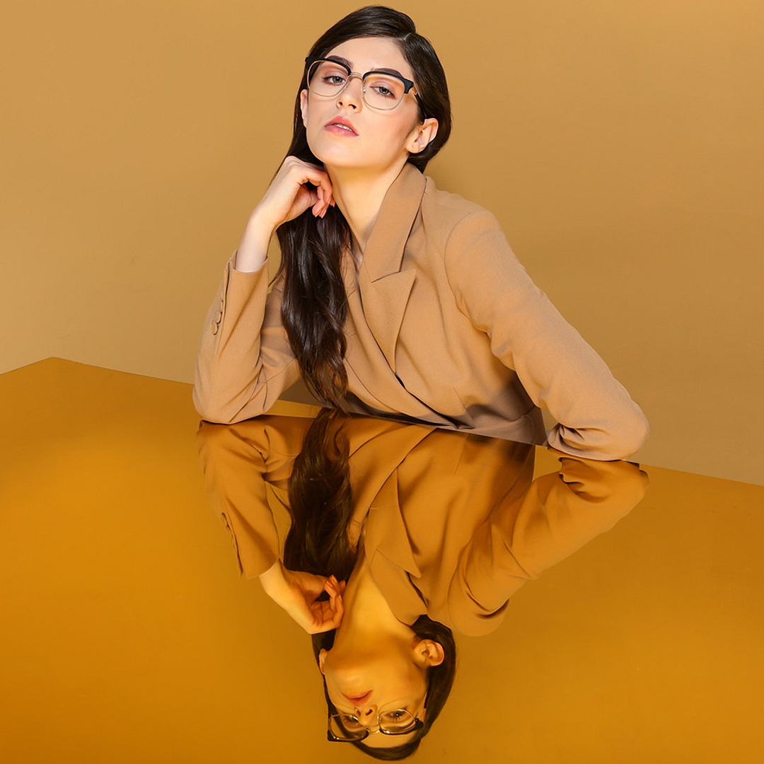 John Jacobs Screen Glasses Gold Full Rim Clubmaster right side