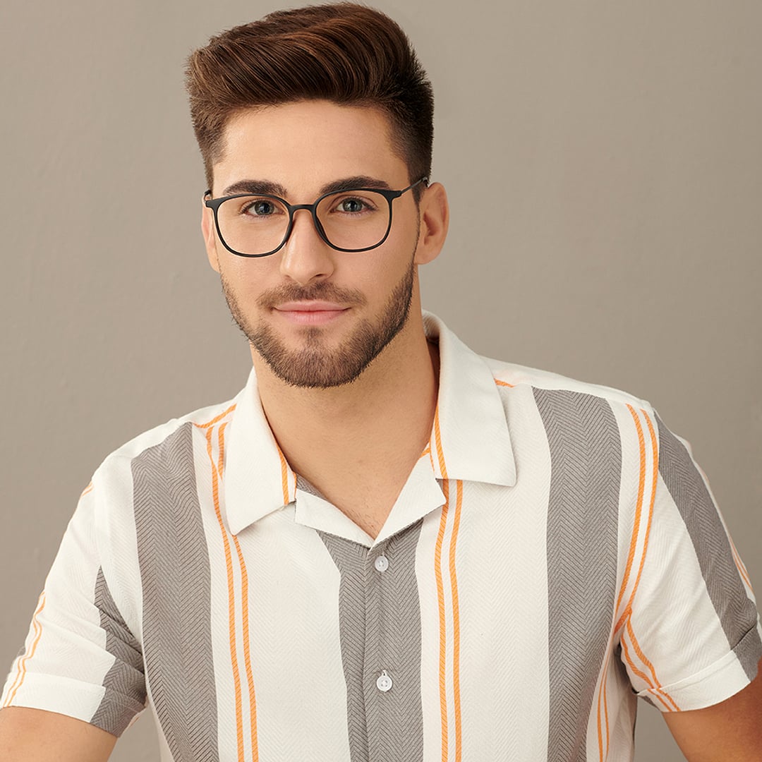 Lenskart Air Black Full Rim Round right side