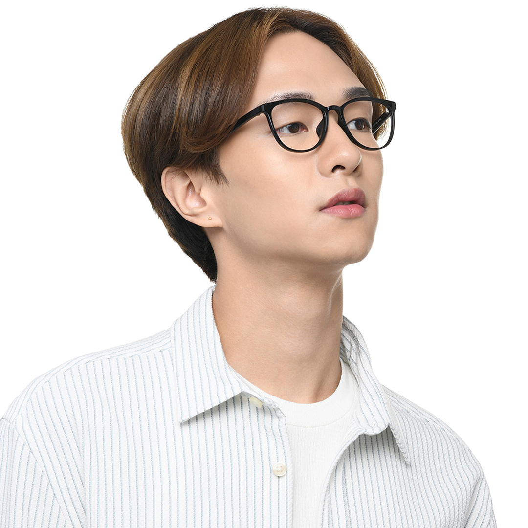 Lenskart Air Black Full Rim Round right side