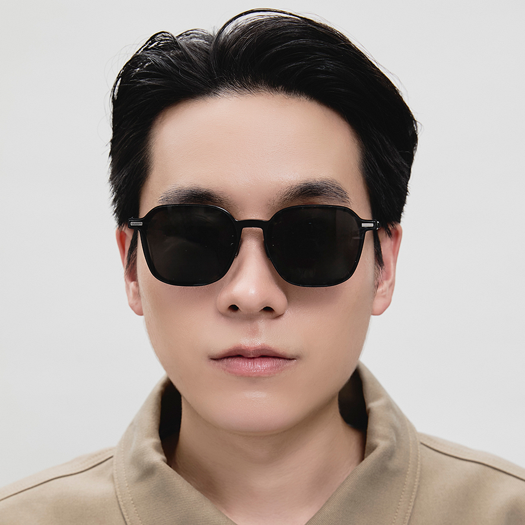 Lenskart Black Full Rim Geometric right side