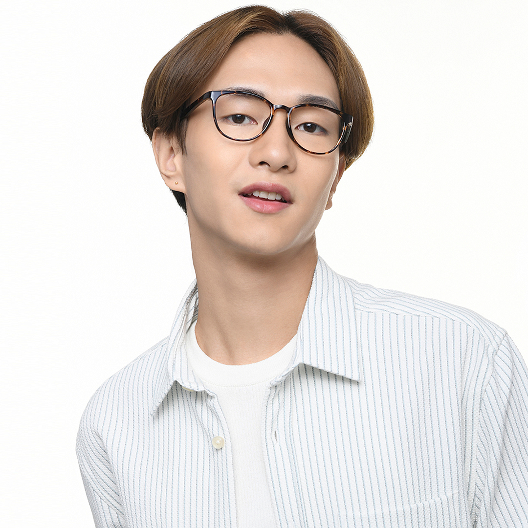 Lenskart Air Tortoise Full Rim Round left side