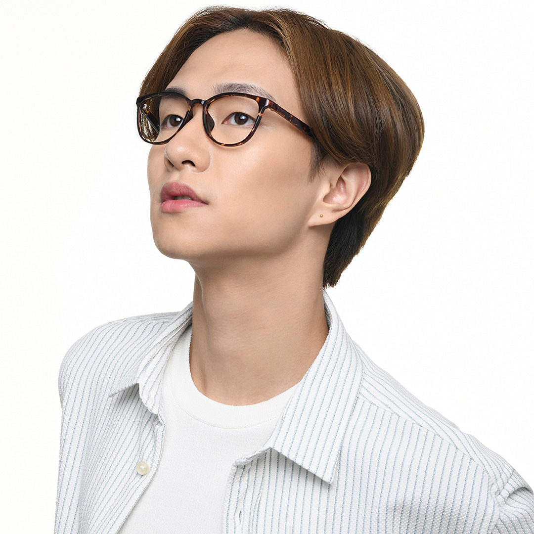 Lenskart Air Tortoise Full Rim Round right side