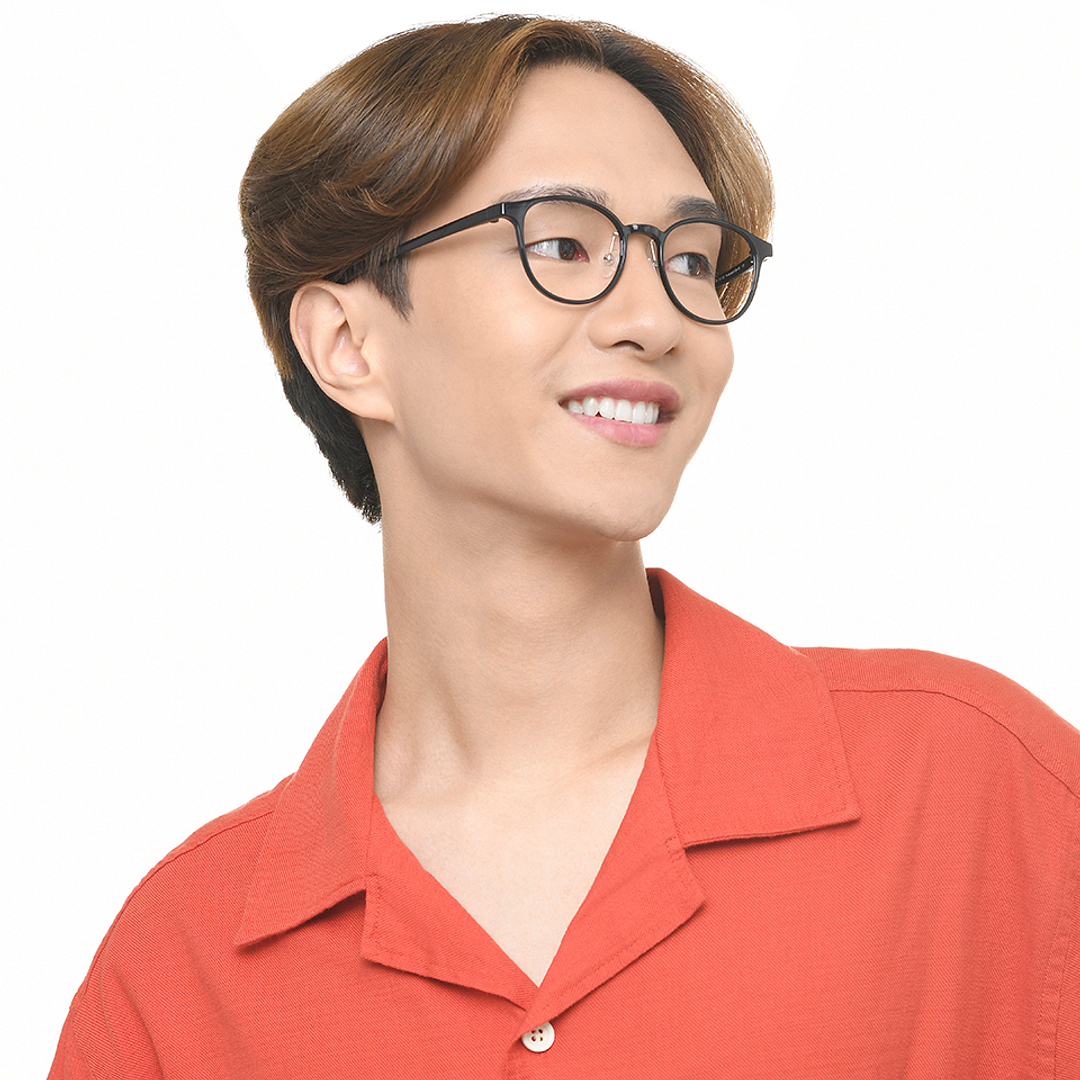 Lenskart Air Black Full Rim Round left side