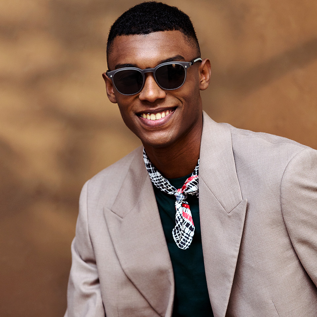 Lenskart Air Gray Transparent Full Rim Round left side