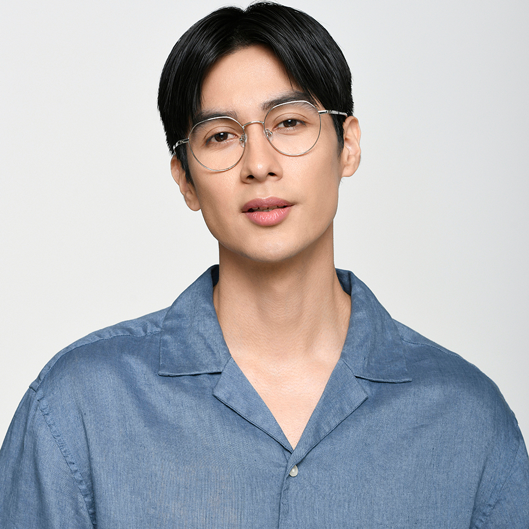 Lenskart Air Silver Full Rim Round right side