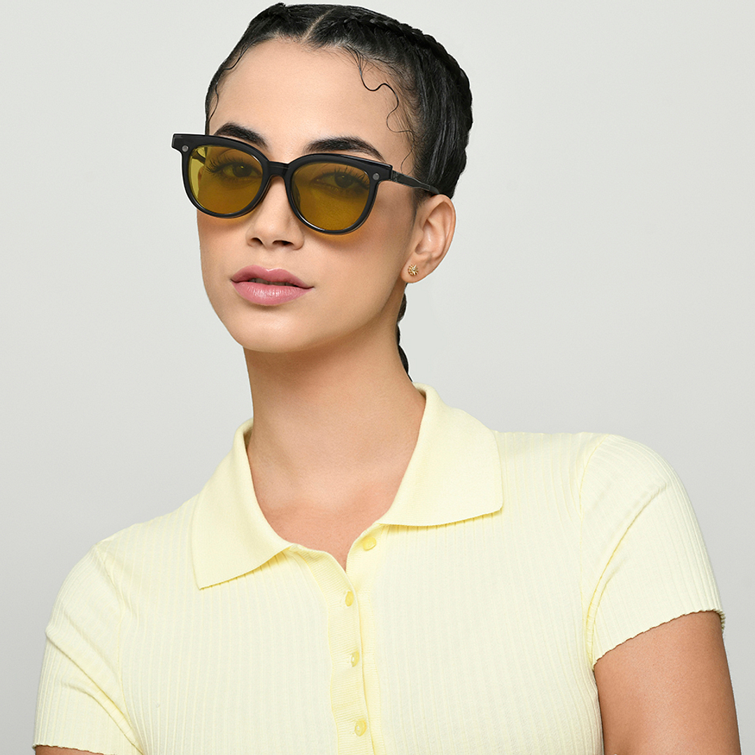 Lenskart Air Online Black Transparent Full Rim Round right side