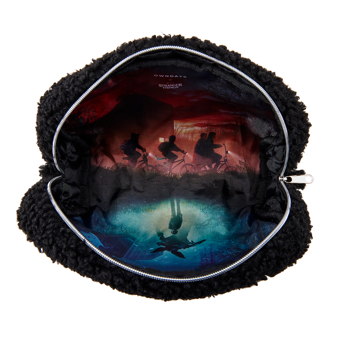 OWNDAYS × STRANGER THINGS FLEECE POUCH left side