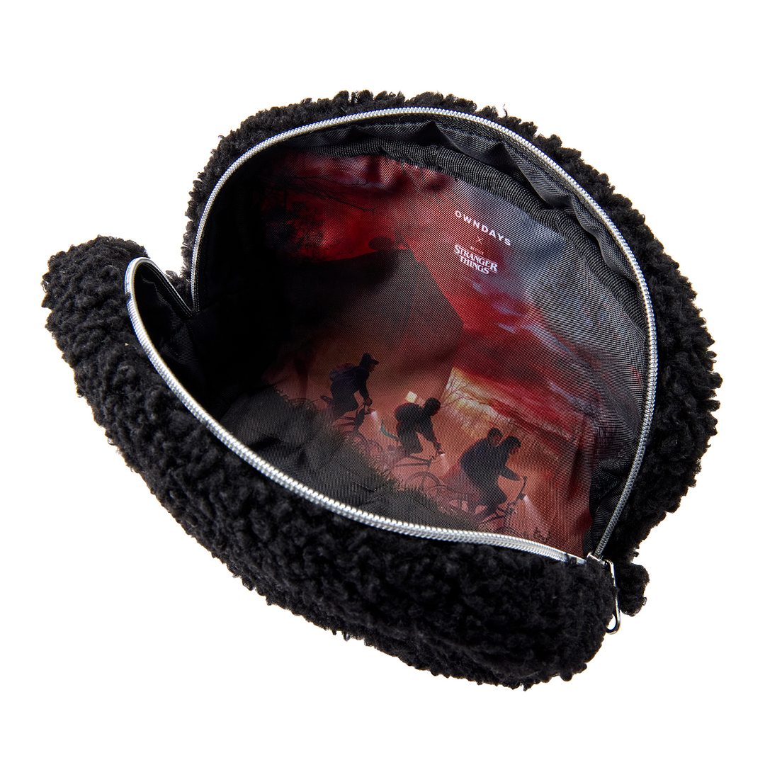 OWNDAYS × STRANGER THINGS FLEECE POUCH right side