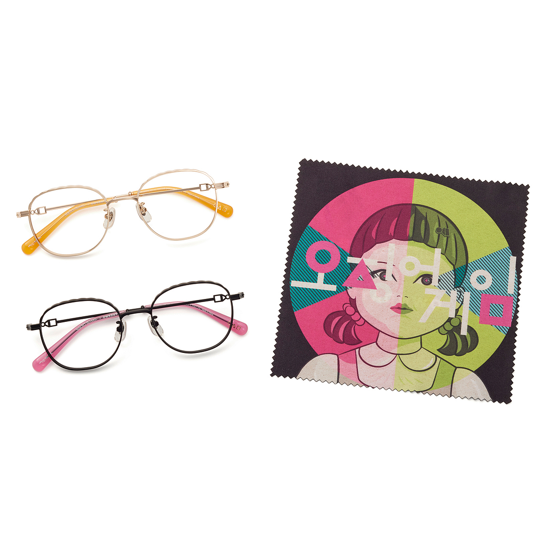 SQUID GAME × OWNDAYS Gold Full Rim Boston right side