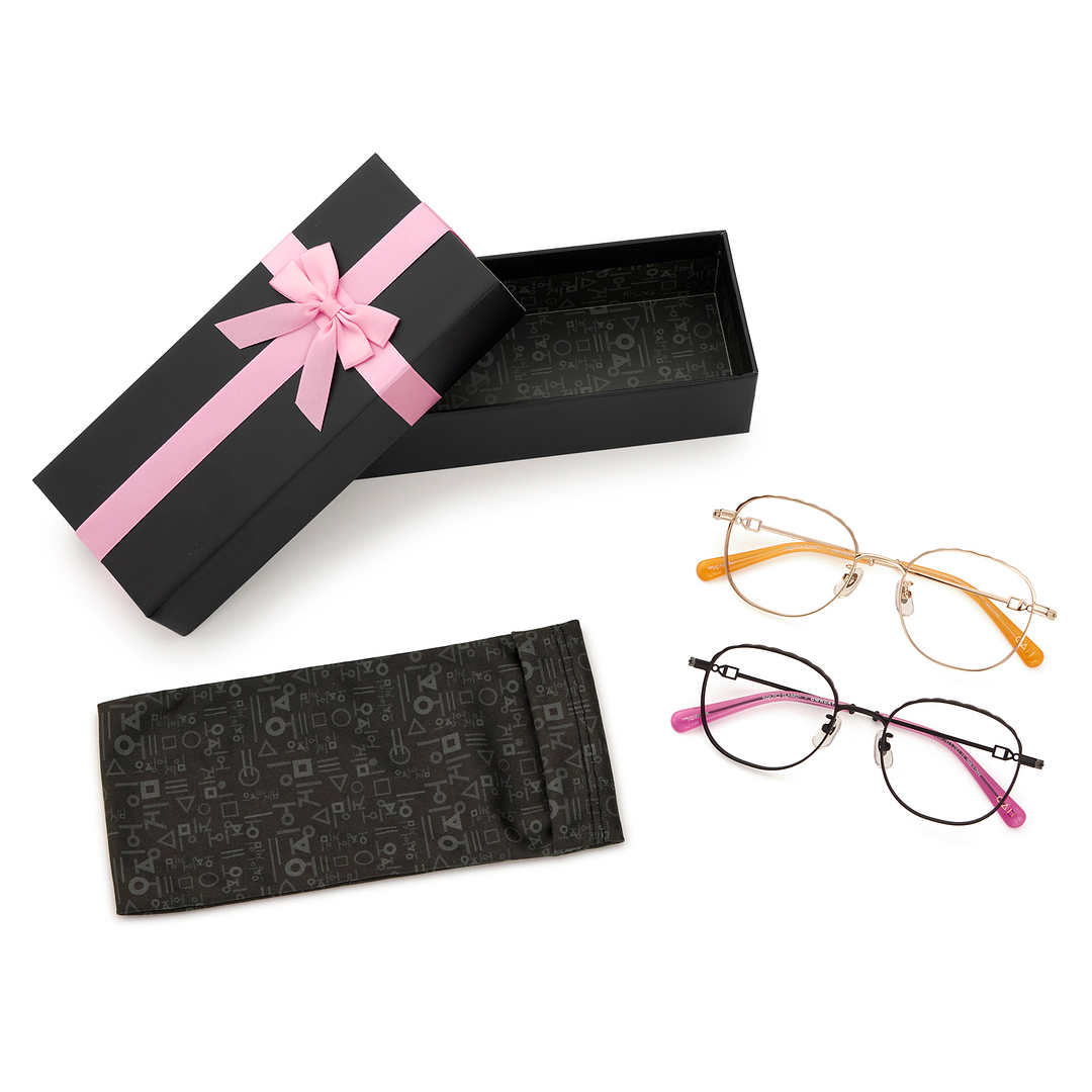 SQUID GAME × OWNDAYS Matte Black Full Rim Boston left side