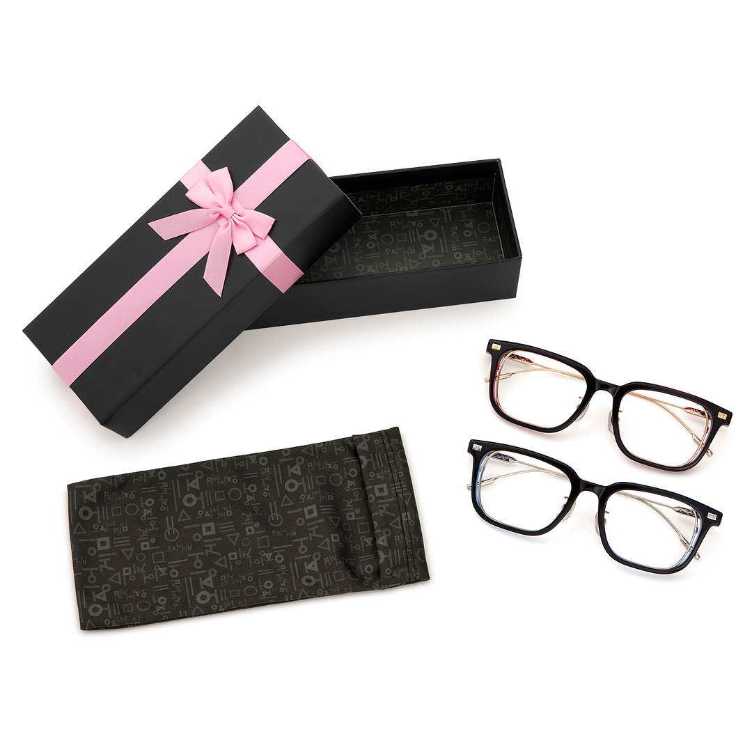 SQUID GAME × OWNDAYS Black Full Rim Wellington left side