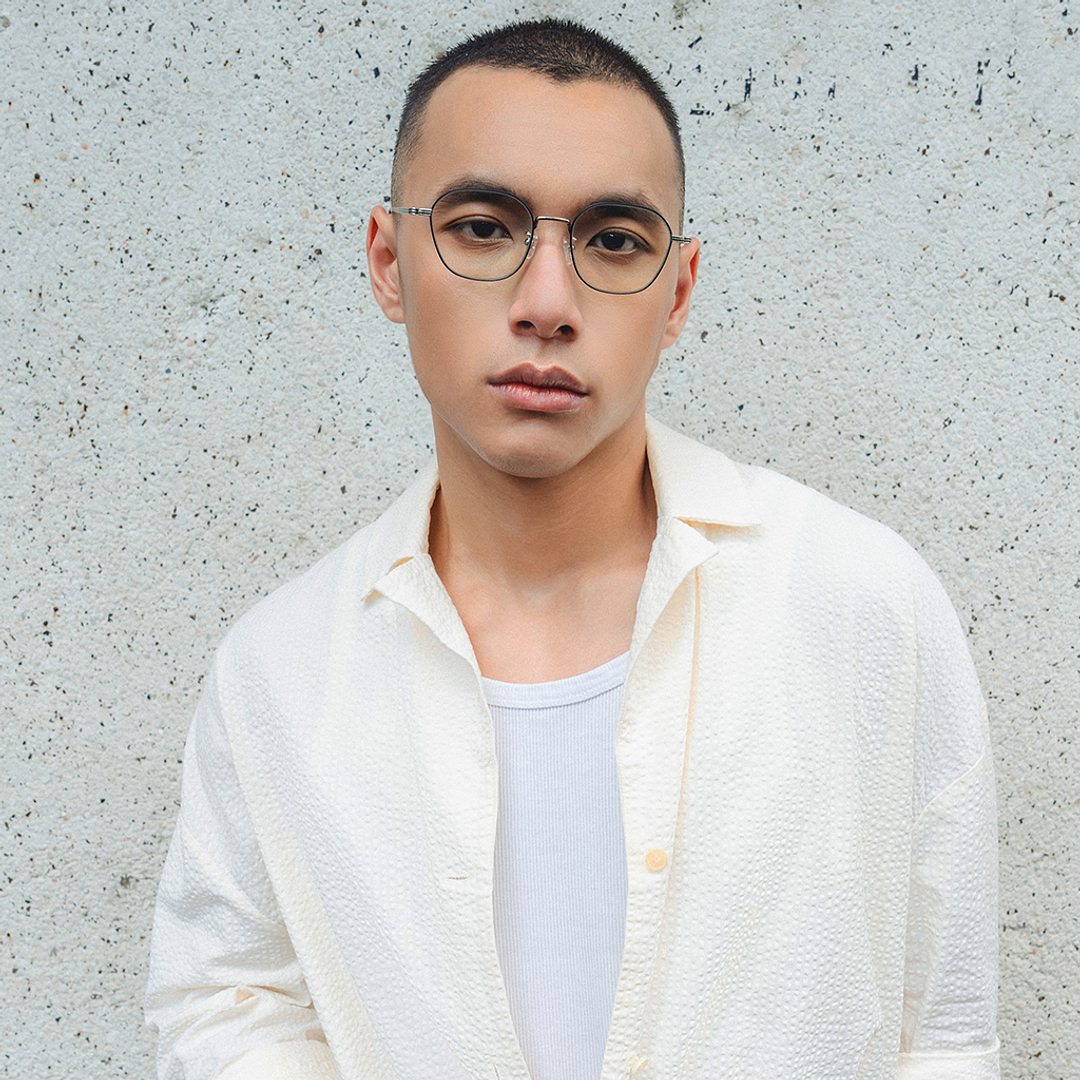 Vincent Chase Silver Full Rim Round left side