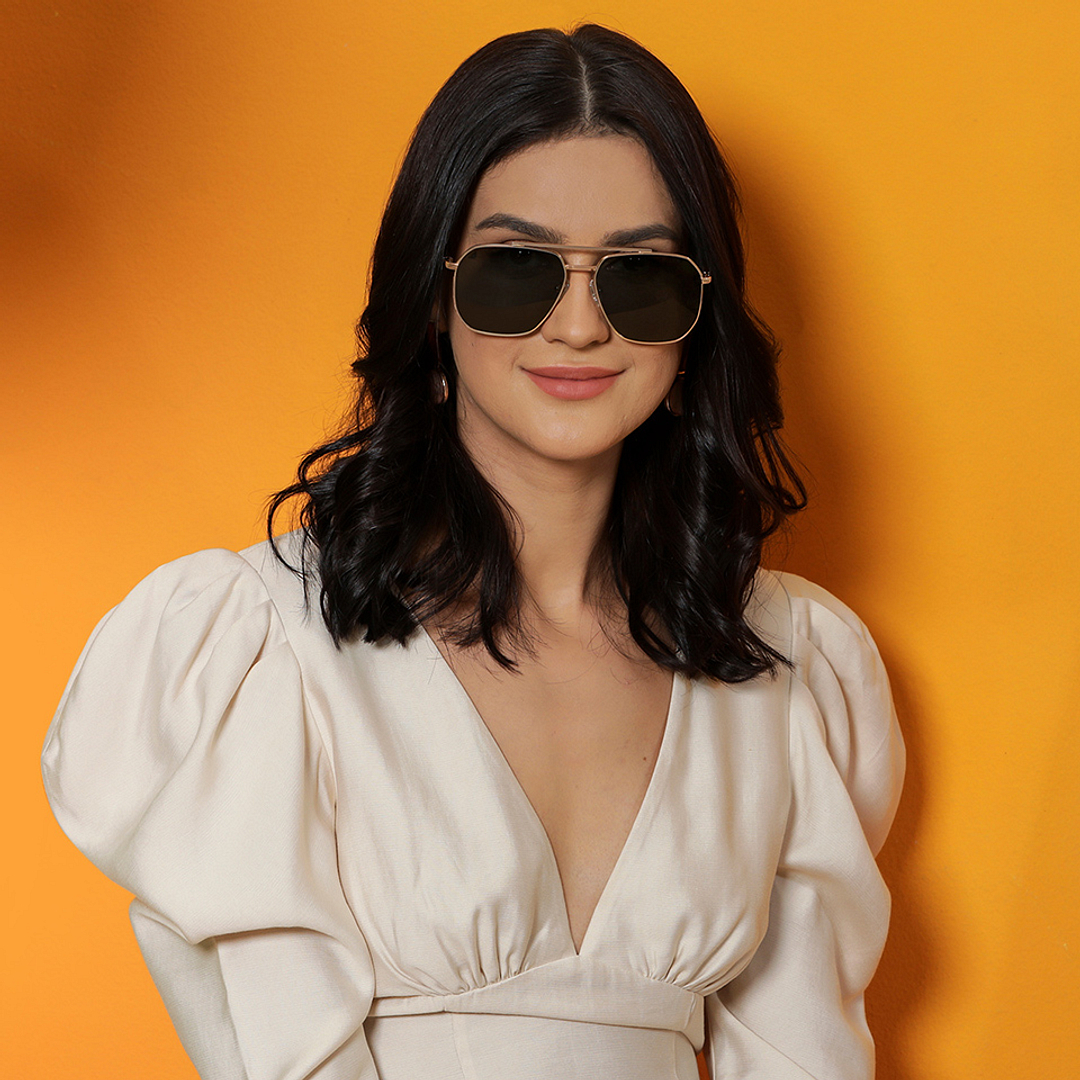 Vincent Chase Polarized Gold Full Rim Square right side