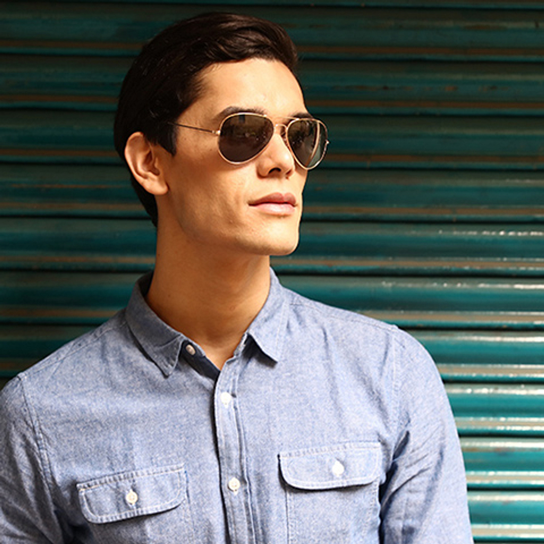 Vincent Chase Polarized Gold Full Rim Aviator right side