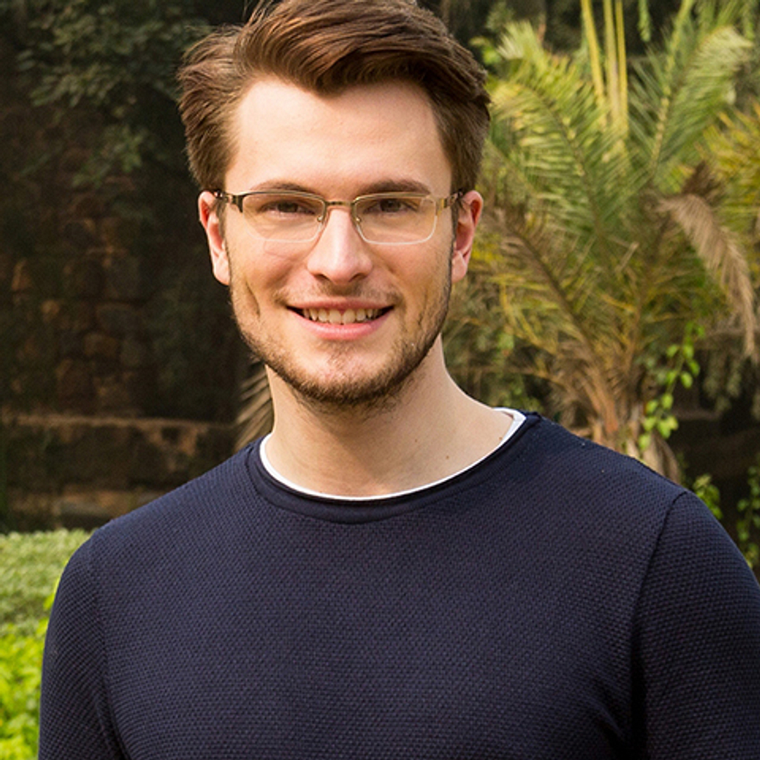 Vincent Chase Online Gold Half Rim Rectangle left side