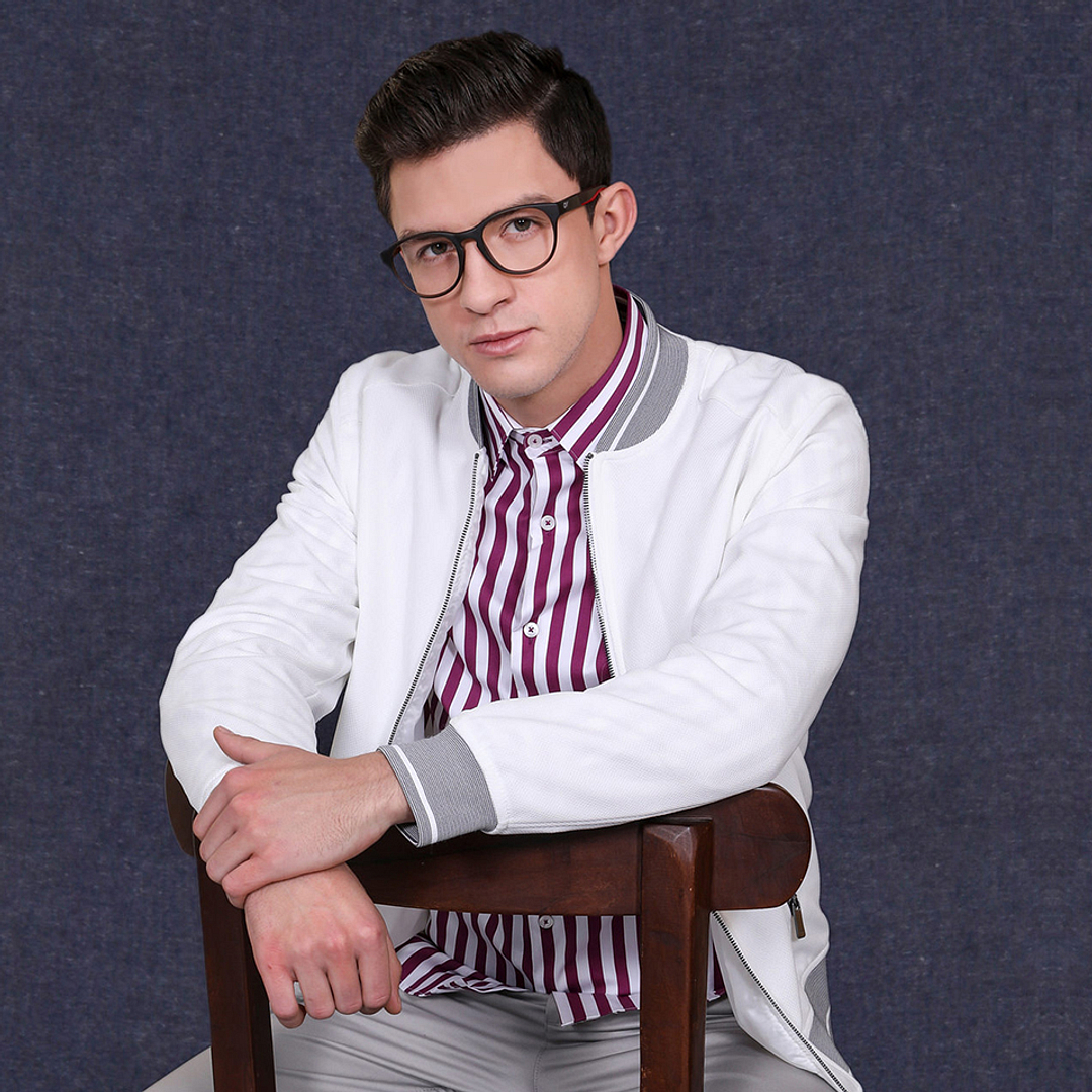 Lenskart Air Online Black Full Rim Round left side