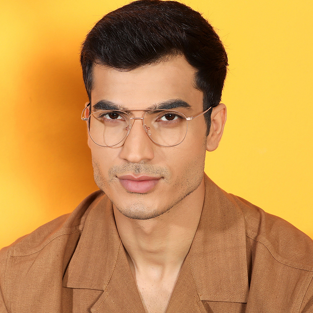 Vincent Chase Online Gold Full Rim Aviator left side