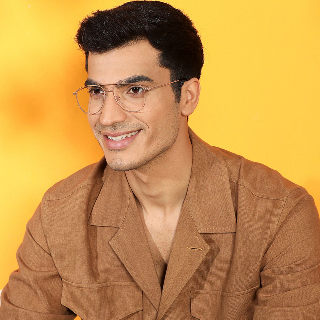 Vincent Chase Online Gold Full Rim Aviator right side