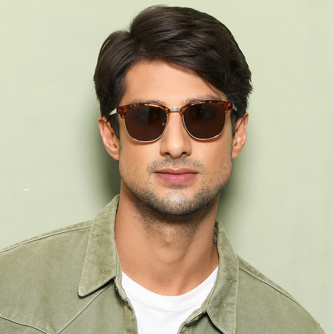 Vincent Chase Online Gold Full Rim Clubmaster left side
