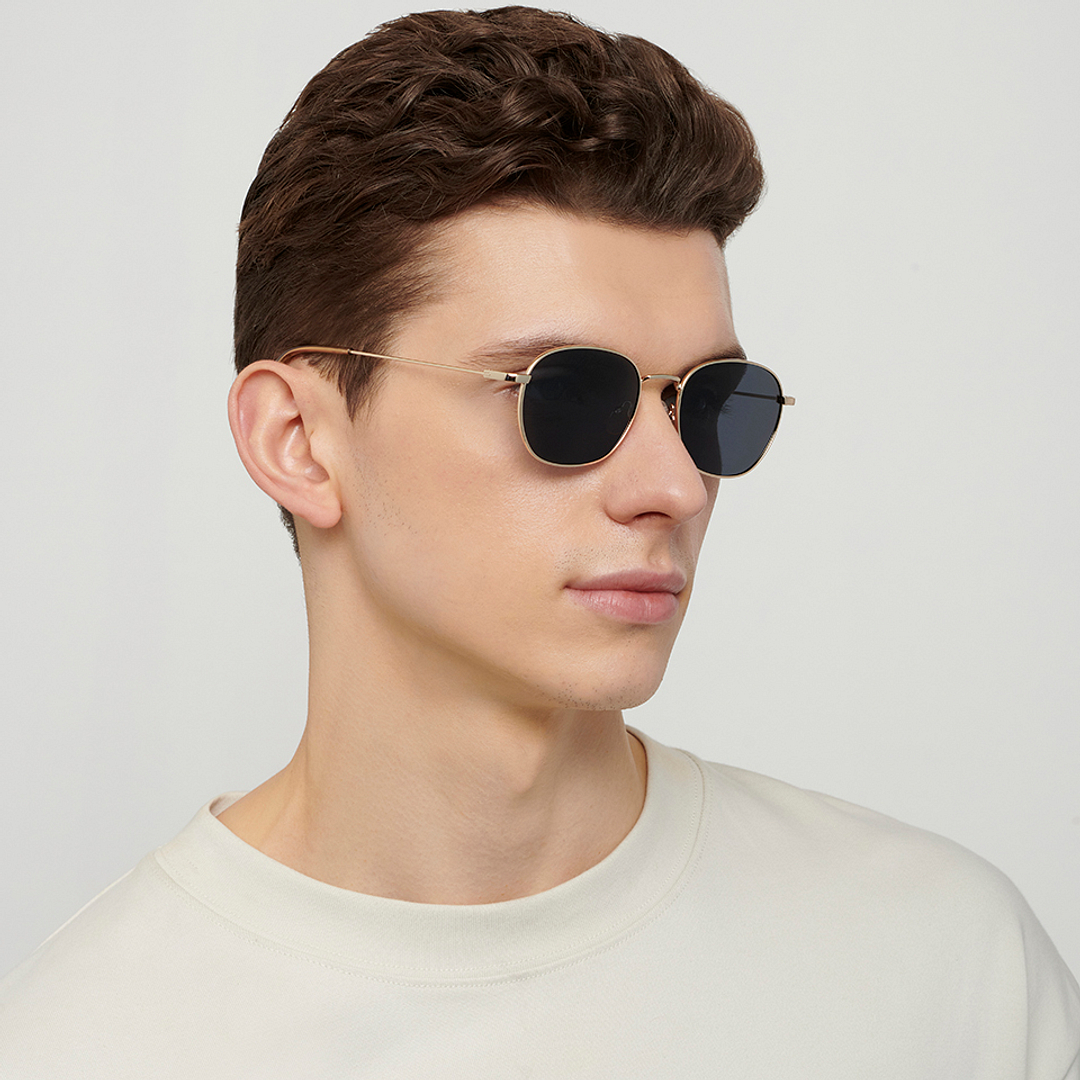 Vincent Chase Polarized Gold Full Rim Round right side