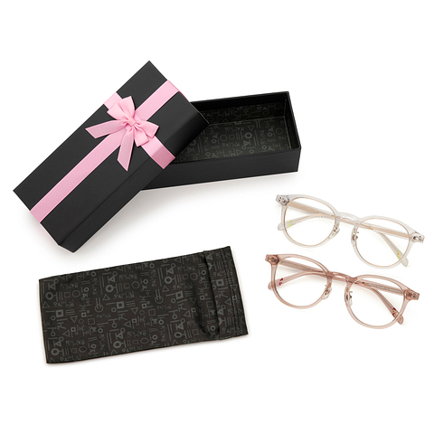 SQUID GAME × OWNDAYS Clear Full Rim Boston right side