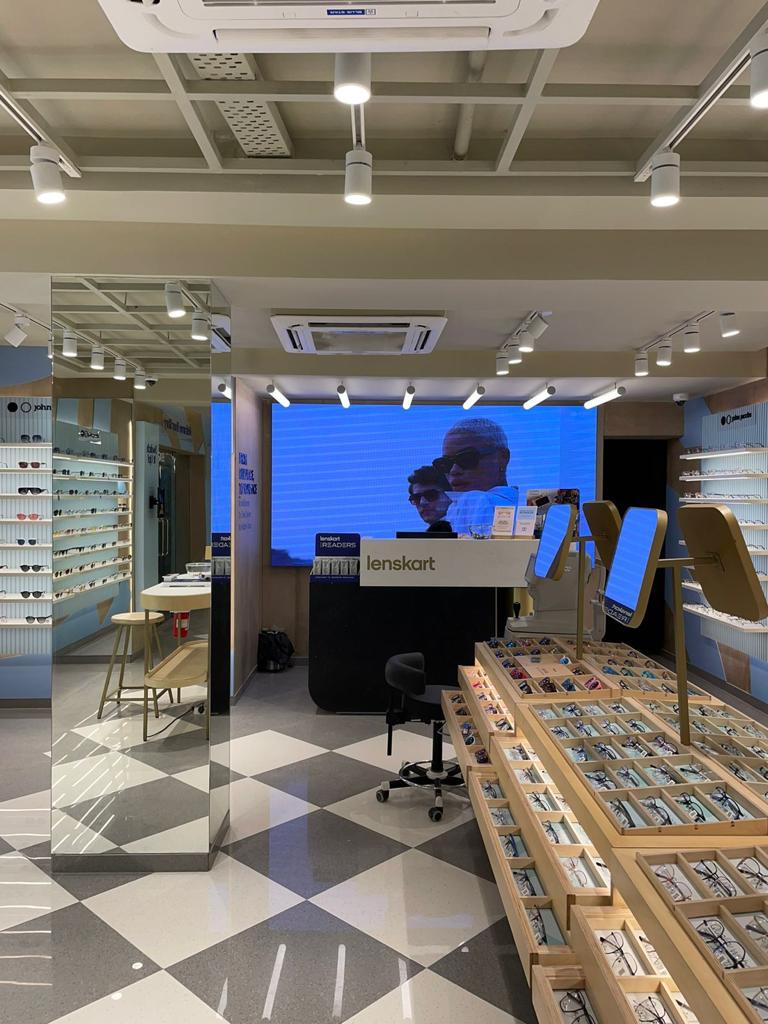 Optician Near me Lenskart in Flagship Store Greater Kailash 2